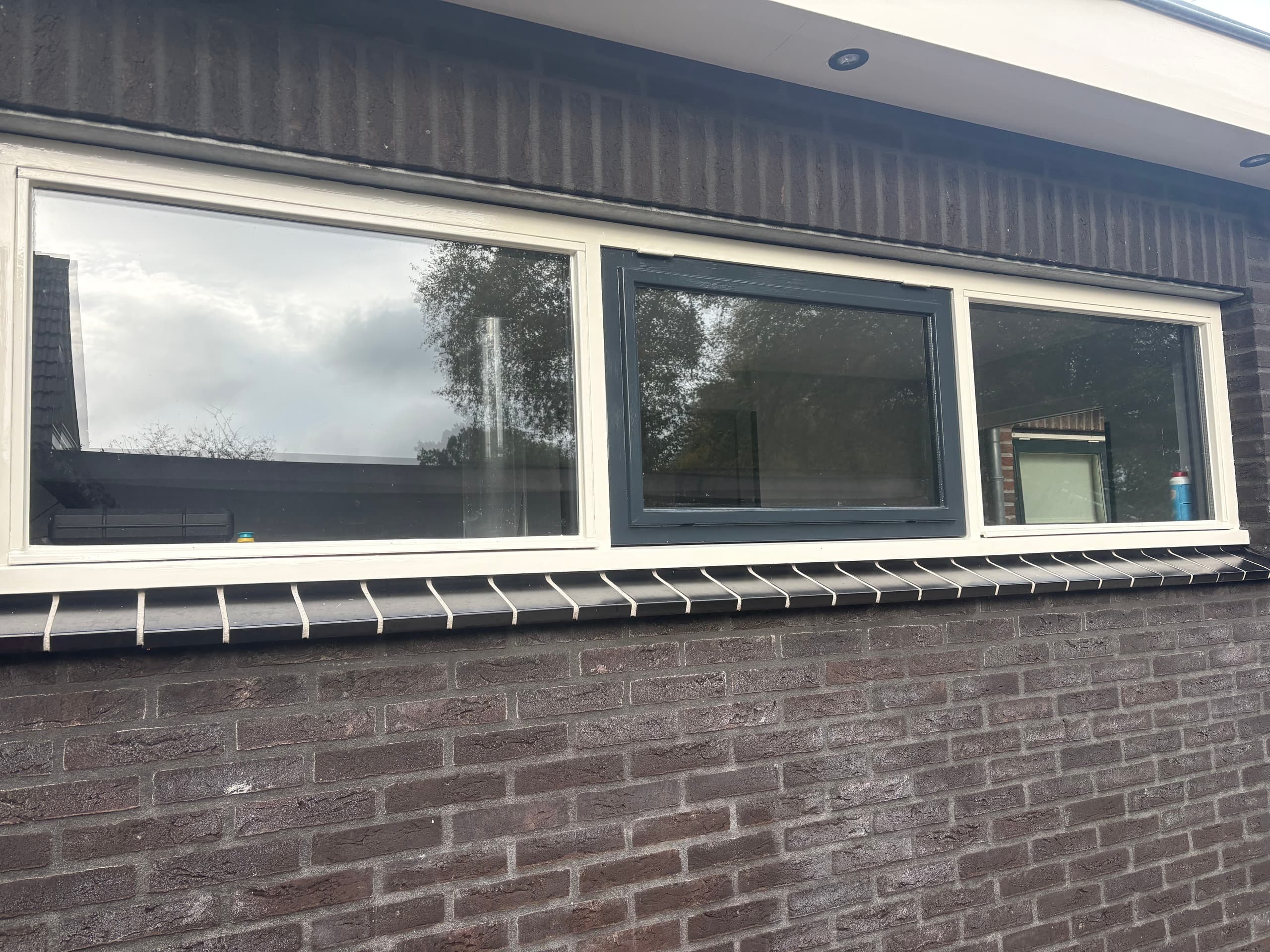 Hoogglans buitenschilderwerk in Kollum, foto 3